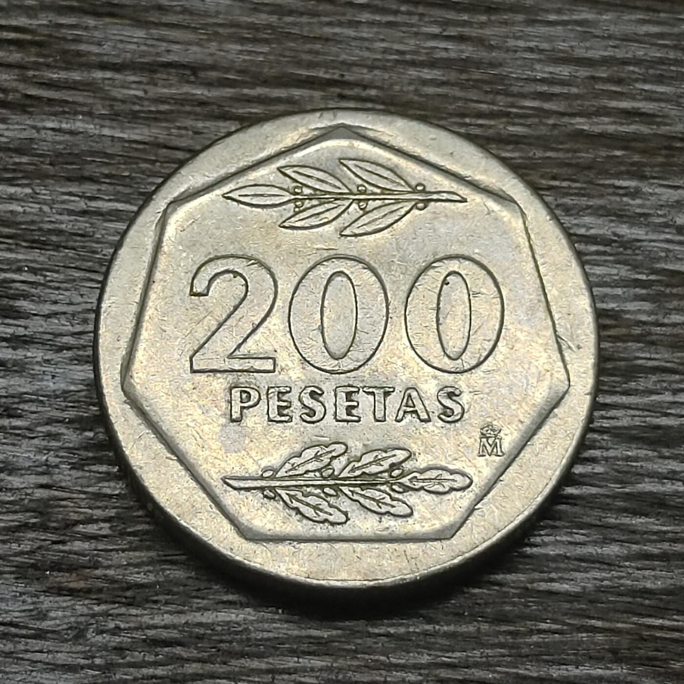 【铜匠收藏】★第131场★散币场，无佣金，30包邮。不满30元，支付5元运费。《接受代拍 代送NGC评级》 西班牙 1988年 200比塞塔