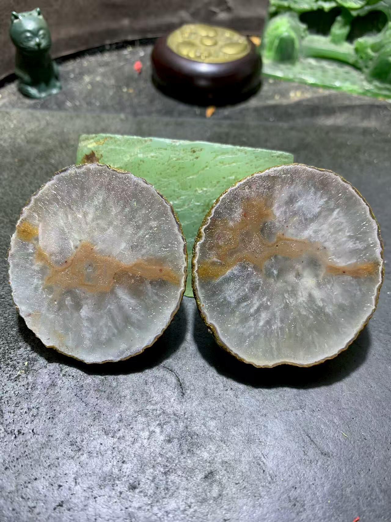 精美亚光原皮高玉化满冰飘战国红玛瑙对切原石摆件一对