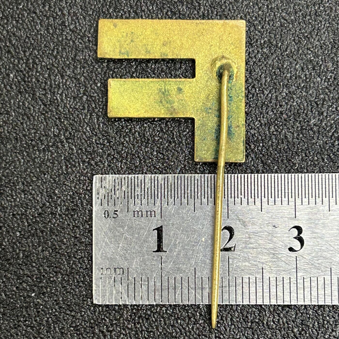 西秦中古拍卖第五十六期 苏联早期青年节纪念章 铜制