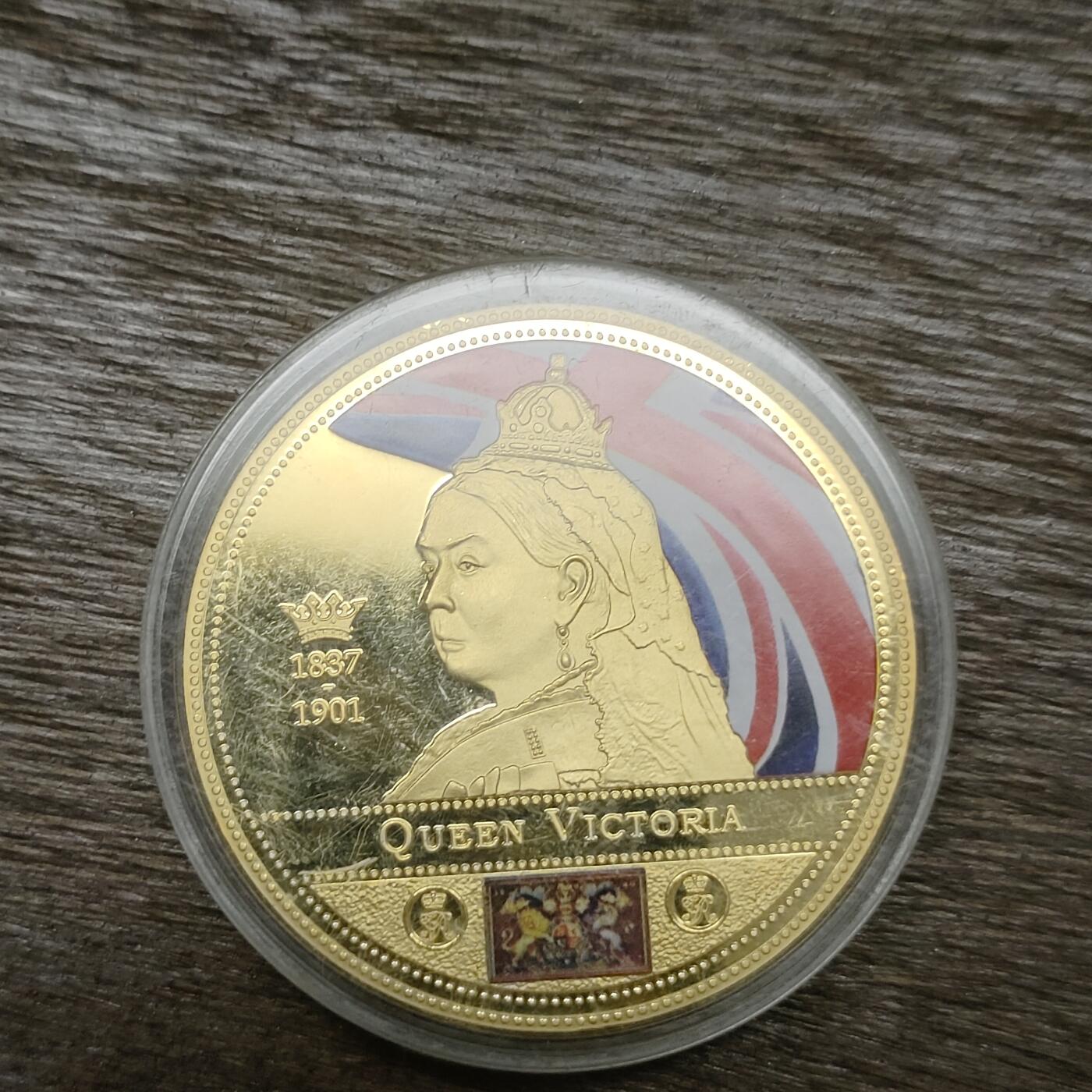 【铜匠收藏】★第131场★散币场，无佣金，30包邮。不满30元，支付5元运费。《接受代拍 代送NGC评级》 维多利亚女王在位64年纪念章 25.6g 直径40mm