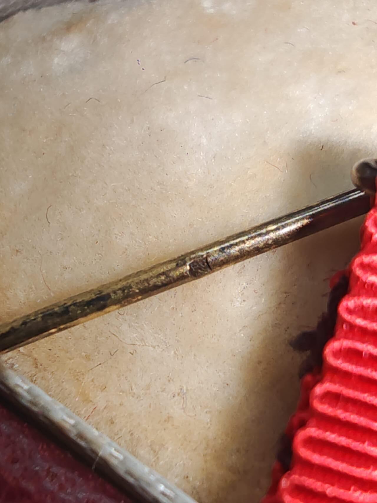 凯旋世界勋赏（第18期）（欢迎送拍）（对拍品有疑问请询问客服，不接受到手刀，出价默认拍品品相。请认真阅读拍卖规则！出价默认已认可！）（收到货请录制开箱视频，无视频概不处理问题。） 法国珠宝商荣军联排带钻石银制原盒链子银制（文字翻译为：“致我们的同志雅克·莱斯科，1961年2月23日”。这表明该物品（可能是徽章或奖章等）是在1961年2月23日 ，赠予名为雅克·莱斯科（Jacques Lescot）的人，表达一种同志情谊。）