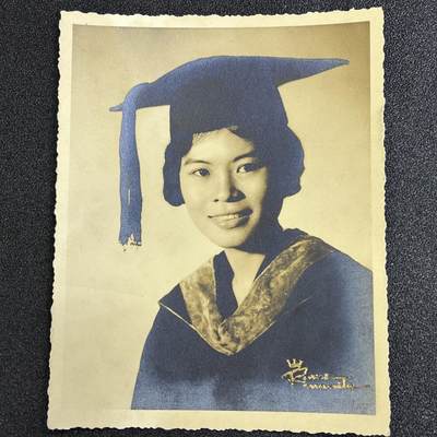 西秦中古拍卖第五十六期 - 民国女大学生照片 尺寸较大