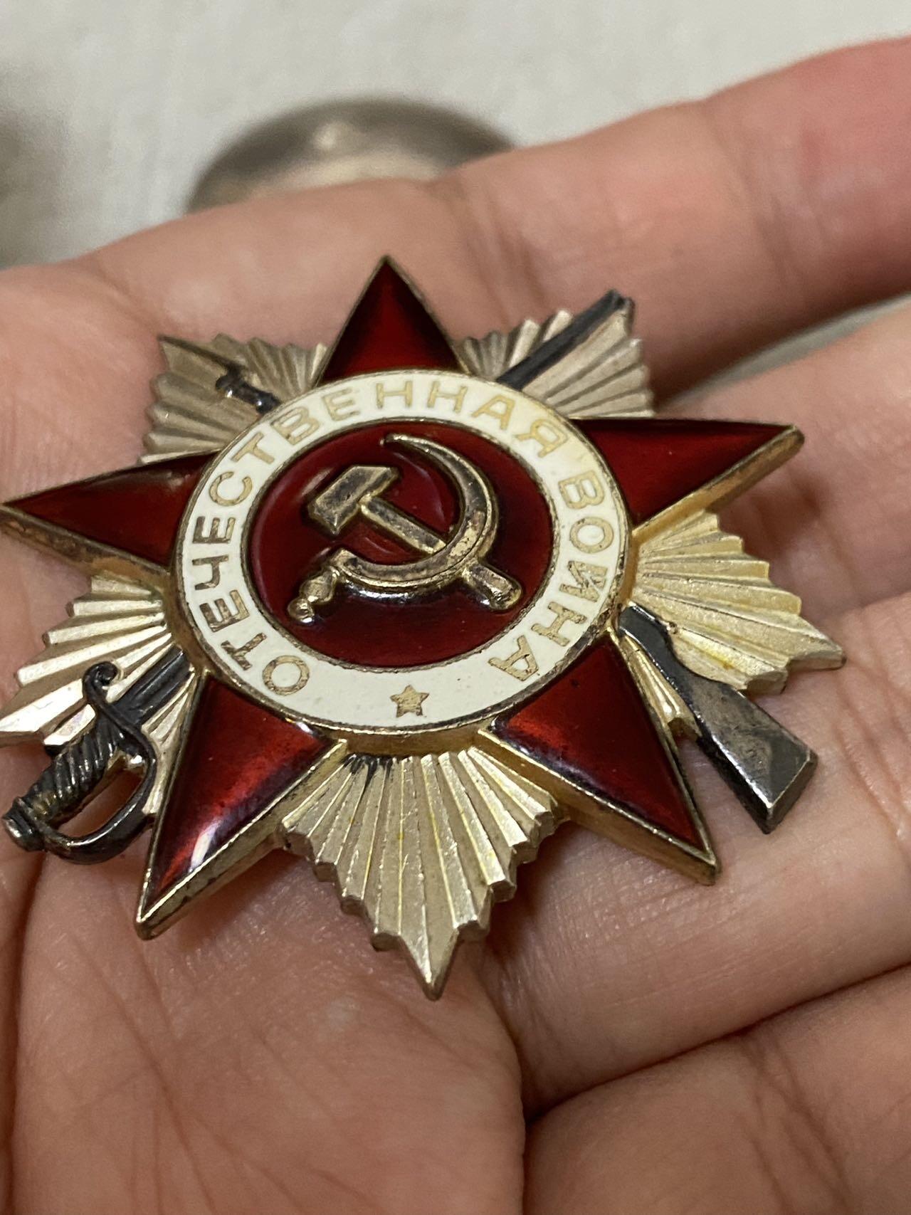 苏联勋章奖章9月2日晚上九点结束在麦稀奇 找不到的加我qq或者微信都是184277308备注苏章拍卖。最好加微信群每次都会通知还有提前可以一口价的 最近会持续拍卖一些东西。