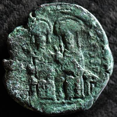 【良泉】【国庆精品场】10月2日晚19.30点开拍！ 222组，西方古代钱币、印章专场 - 12.79克，约公元571年 【拜占庭】 查士丁二世和皇后索菲亚（在位第7年）君士坦丁堡造币厂，40努米大铜币