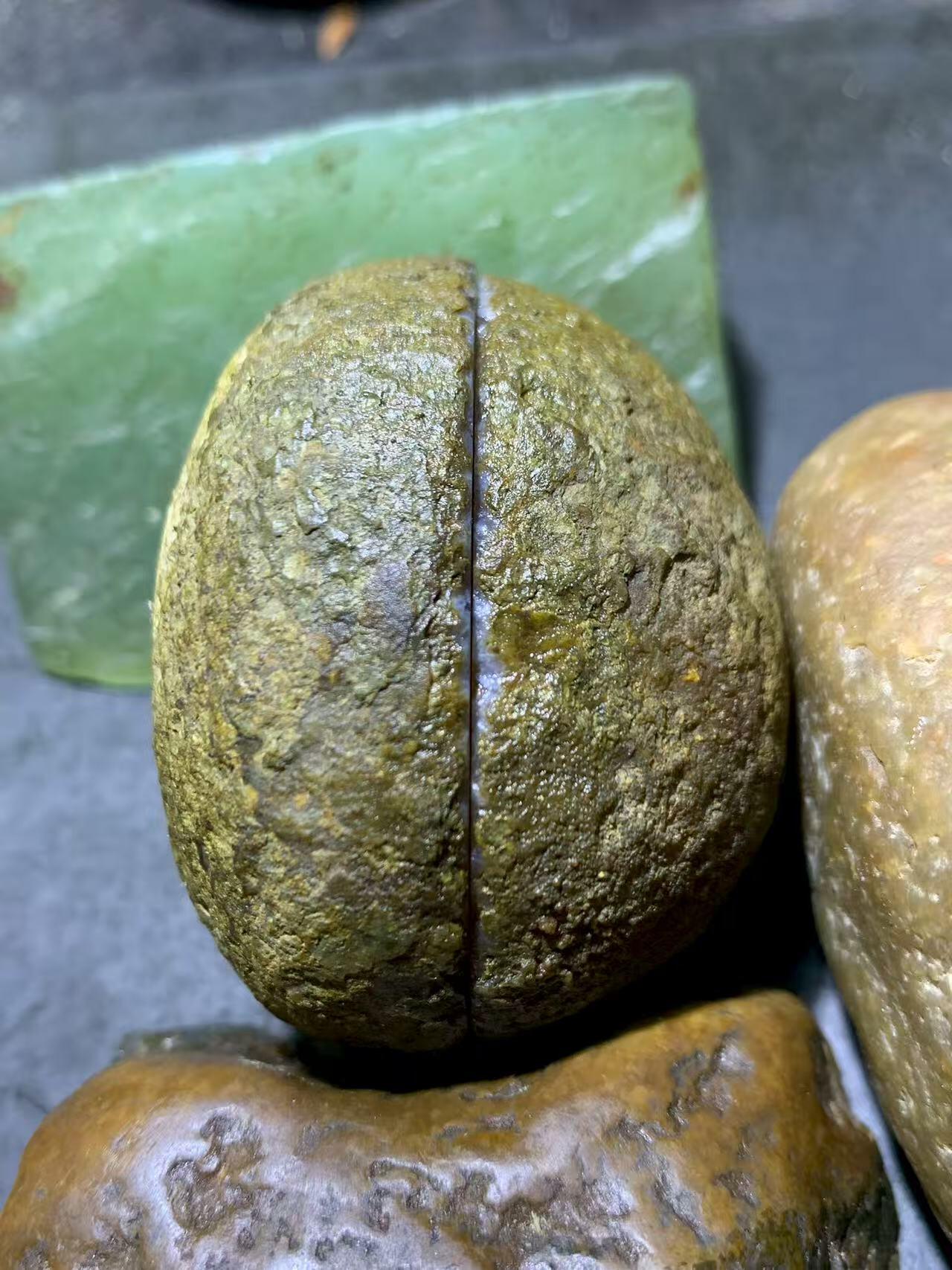 精美亚光原皮高玉化满冰飘战国红玛瑙对切原石摆件一对