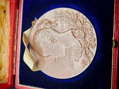 凯旋世界勋赏（第18期）（欢迎送拍）（对拍品有疑问请询问客服，不接受到手刀，出价默认拍品品相。请认真阅读拍卖规则！出价默认已认可！）（收到货请录制开箱视频，无视频概不处理问题。） - 1897英国维多利亚加冕60周年纪念大铜章带原盒
