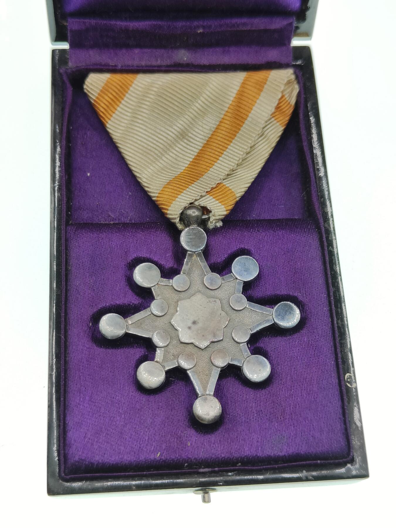 0元起拍勋章 第290期 咸鱼国勋章拍卖专场 8月31日（周日）下午6：00开始 日本明治时期八等瑞宝章银制带盒