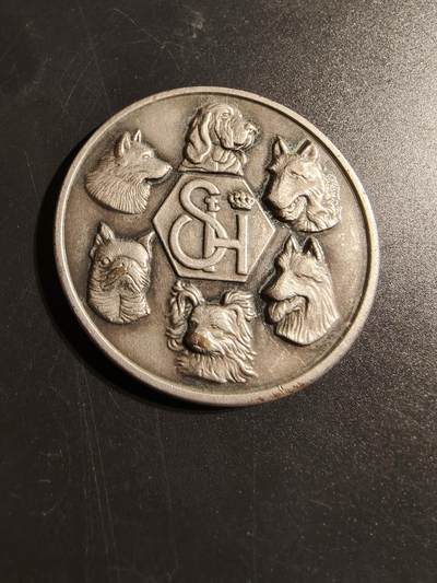 老王徽章第145期 - 法国圣胡伯特犬类协会纪念章    直径50mm  重量44.8g