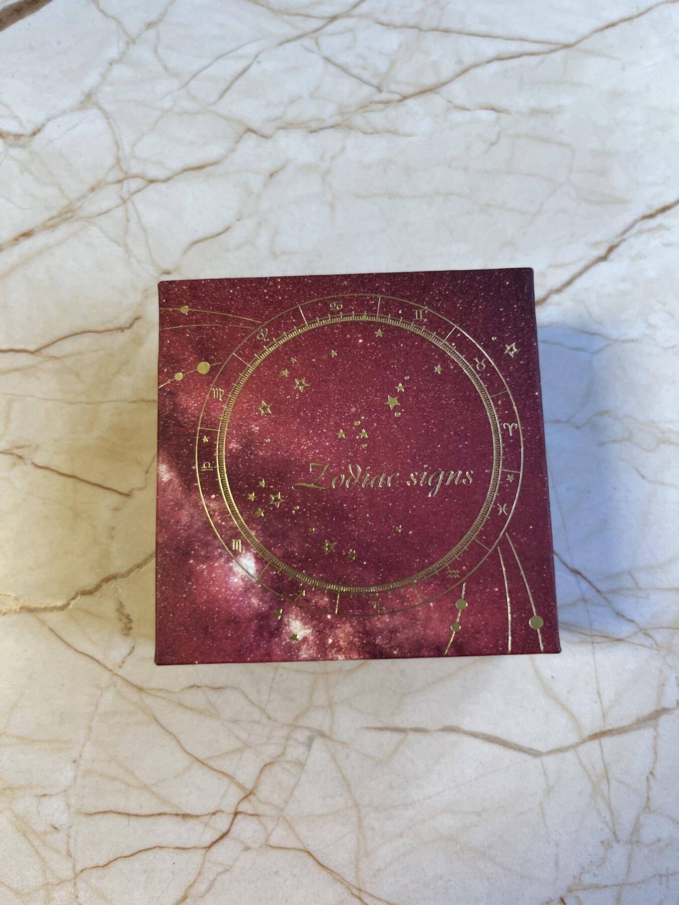 第173期拍卖【长期征集拍品】 喀麦隆2021年十二星座系列水瓶座镀玫瑰金银币，999银镀金，10克，发行999枚