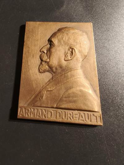 老王徽章第145期 - 法国马孔学院30年任职秘书方形大铜章    尺寸60×43mm   重量94.6g