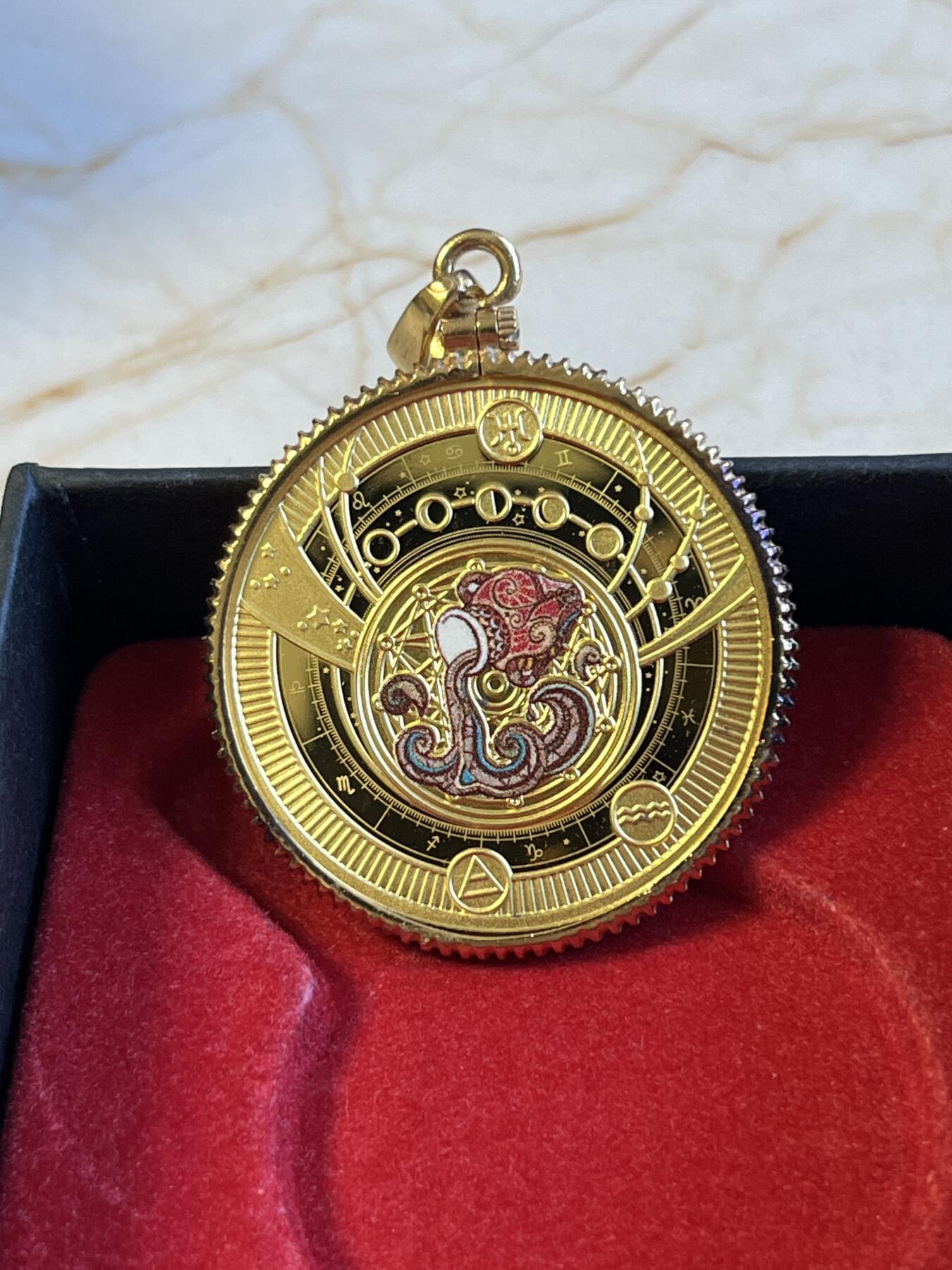 第173期拍卖【长期征集拍品】 喀麦隆2018年十二星座系列水瓶座镀金纪念银币，999银，10克，发行999枚