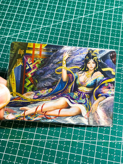 【关注参拍有赠卡】显眼宝29期  奇奇怪怪专场 - 燎原卡牌 幻想物语 散配一张 邹氏   折光粗闪 63*88