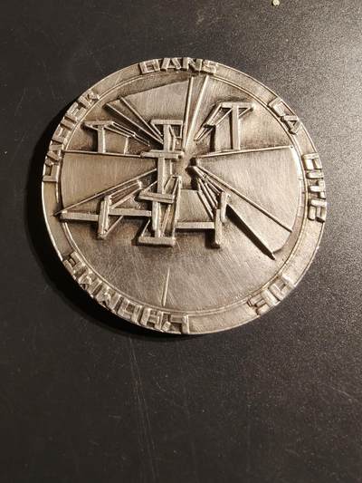 老王徽章第145期 - 法国金属工业协会镀银大铜章    直径70mm   重量133.3g
