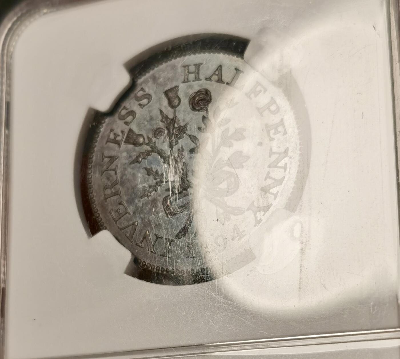 “ 秋敛珍章，方寸留辉” 甄臻铺-秋季小精品场世界币章拍卖（第31期），送拍享返佣金等优惠多多 NGC-MS63BN 1794年苏格兰因弗内斯郡协和半便士 背面的玫瑰图案非常精美 消费降级下美第奇玫瑰的平替