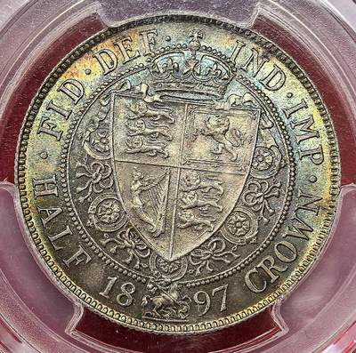 凡希社世界钱币微拍月度大拍（2025/8） - 1897英国老维批纱1/2克朗PCGS-MS64，香槟金五彩，正面外盒有牛毛纹，实物相当完美。（附视频）