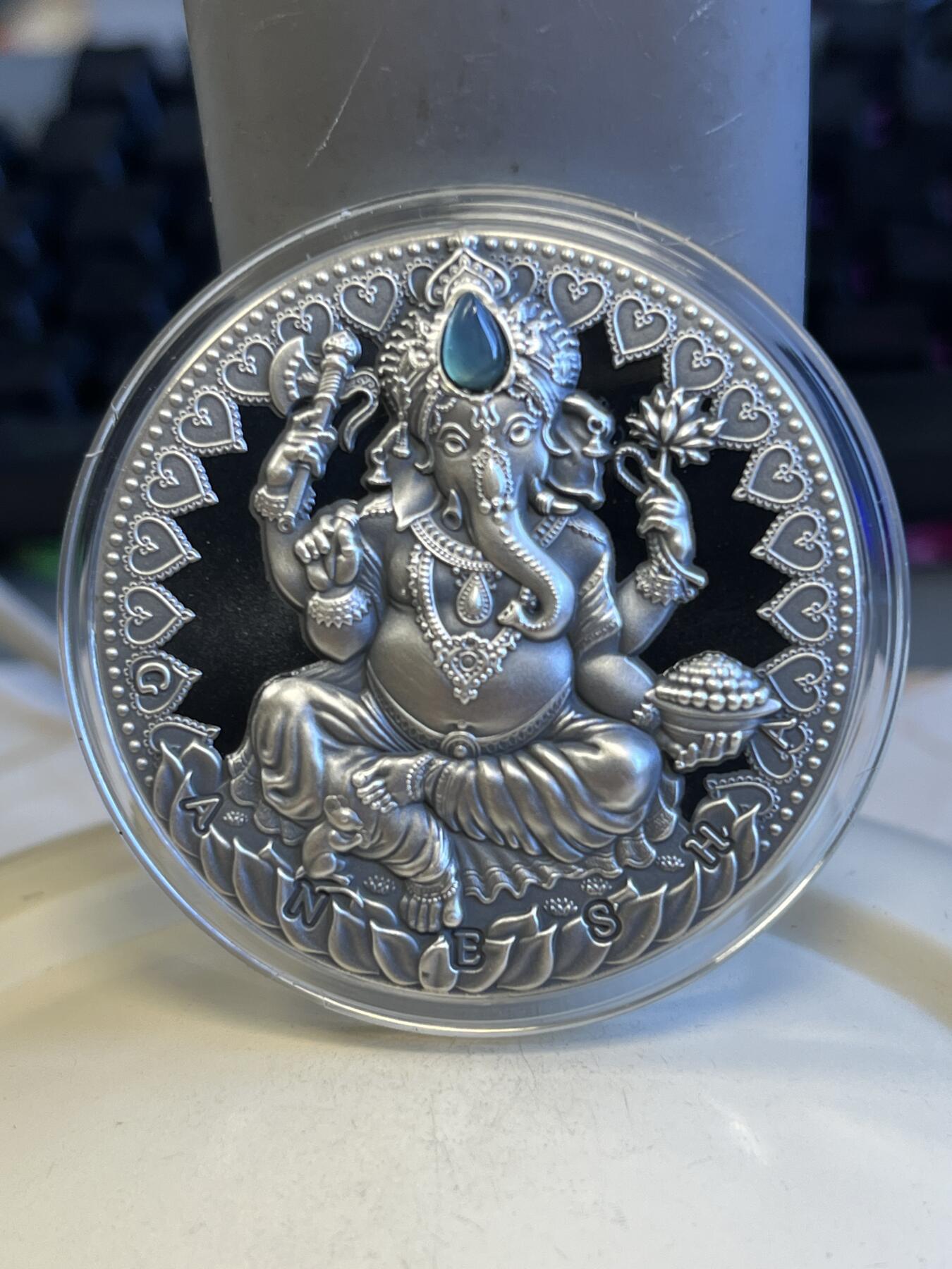 第173期拍卖【长期征集拍品】 喀麦隆2019世界文化系列2象鼻神2盎司高浮雕镶嵌银币，999银，发行500枚