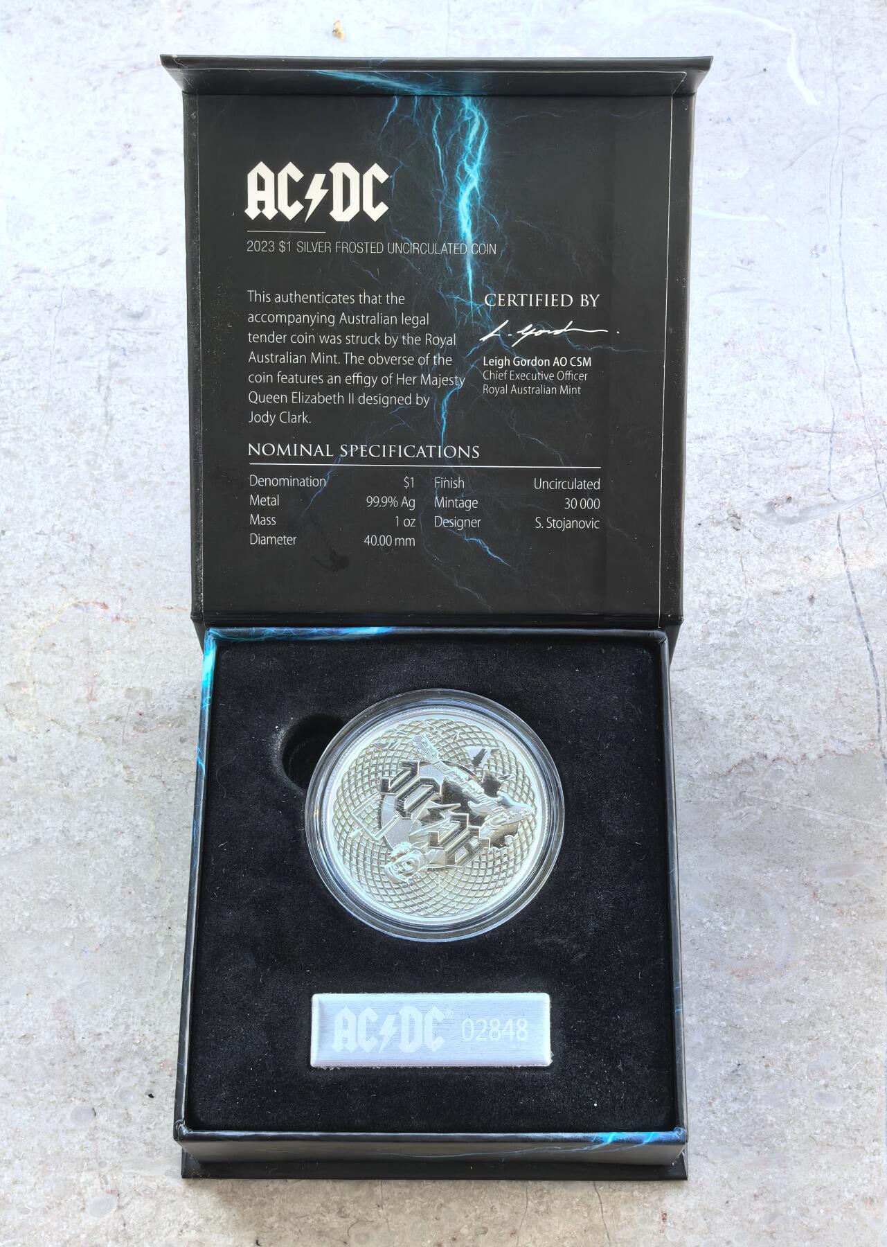 博洋堂世界钱币拍卖第136期（全场包邮） 澳大利亚2023年1澳元非流通磨砂银币 AC/DC摇滚乐团 1盎司999银 发行量：3万 盒证全（证贴在盒子上）