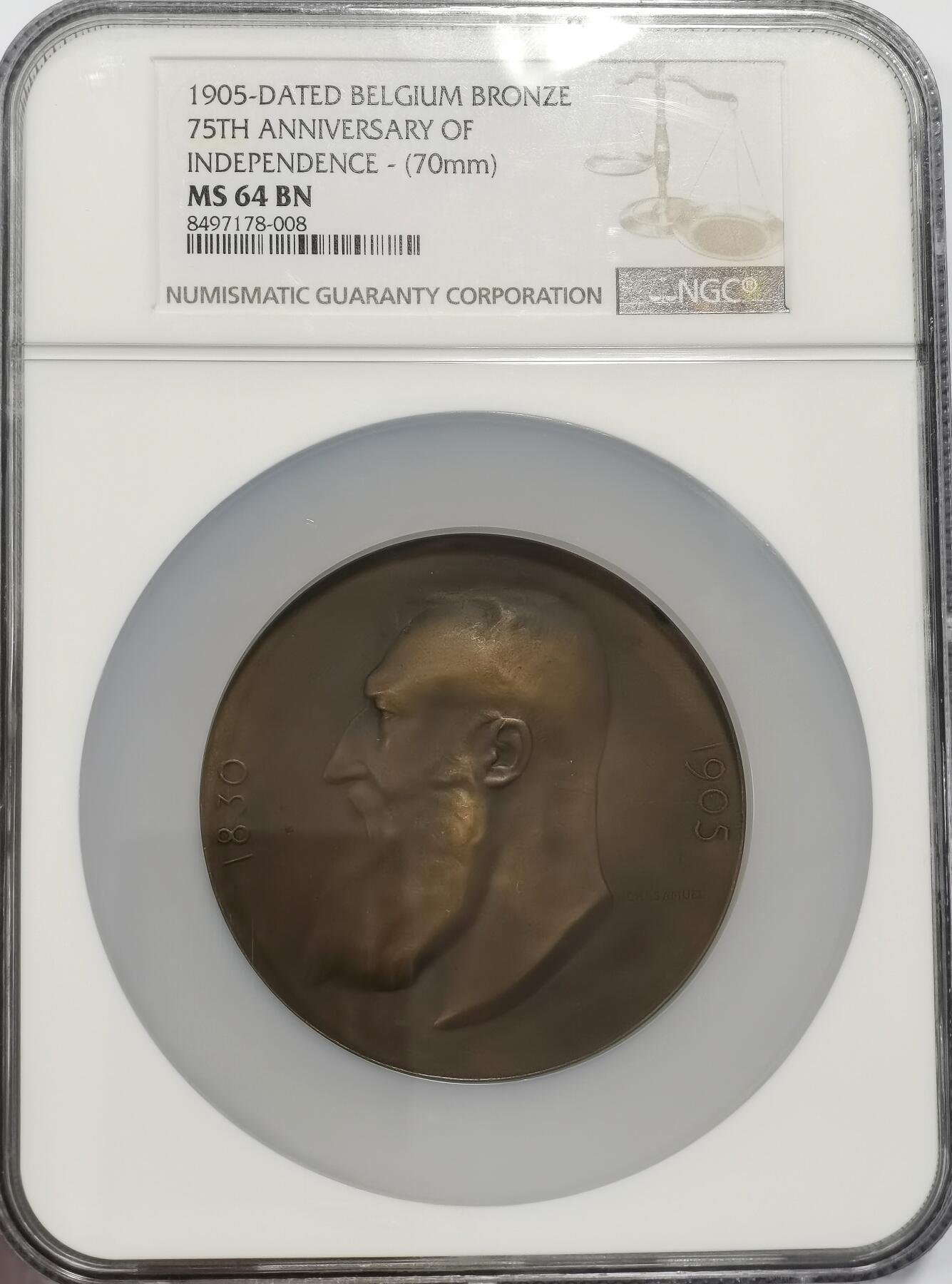 博洋堂世界钱币拍卖第136期（全场包邮） NGC MS64 唯一冠军分！1905比利时王国独立75周年纪念巨大铜章，70mm比镇纸还重！SAMUEL设计雕模，运用了铸造难度更高的浅浮雕工艺，手执火炬的女神行走于朝阳初升的大地之上，底部刻拉丁文一SCIENTIA“知识”。