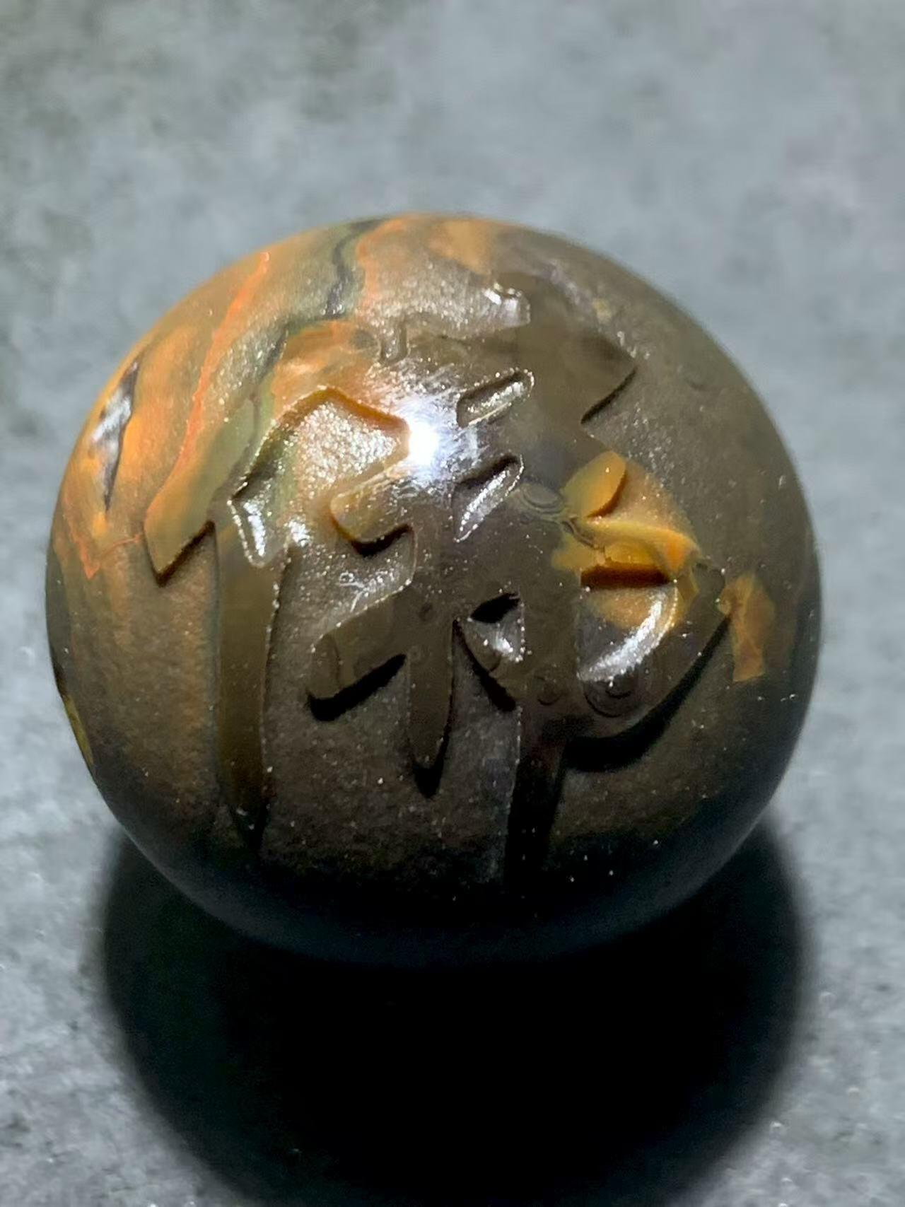 亚光风化纹战国红玛瑙手工雕刻佛字大圆珠一颗！