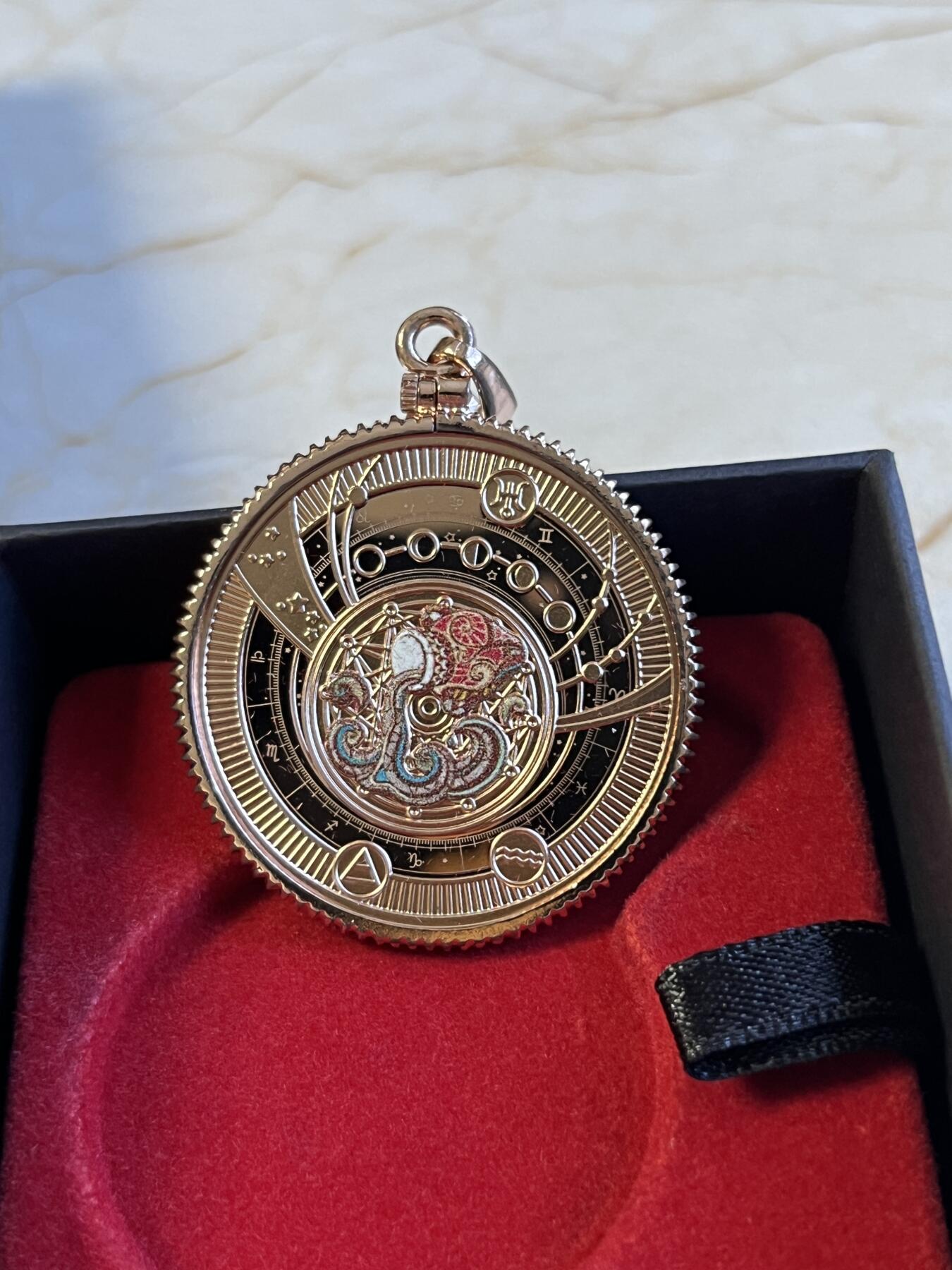 第173期拍卖【长期征集拍品】 喀麦隆2021年十二星座系列水瓶座镀玫瑰金银币，999银镀金，10克，发行999枚