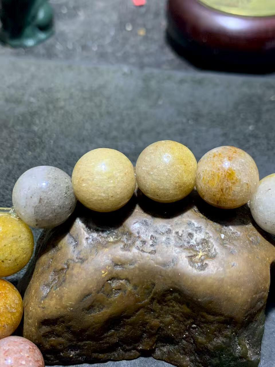 金丝玉随形手串一条