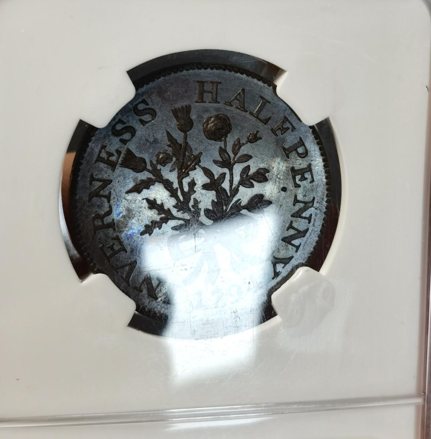 “ 秋敛珍章，方寸留辉” 甄臻铺-秋季小精品场世界币章拍卖（第31期），送拍享返佣金等优惠多多 NGC-MS63BN 1794年苏格兰因弗内斯郡协和半便士 背面的玫瑰图案非常精美 消费降级下美第奇玫瑰的平替