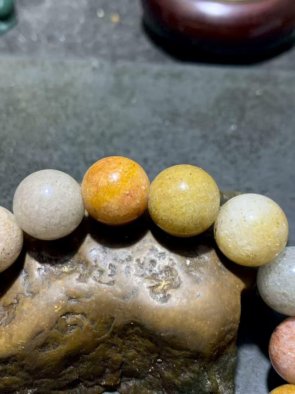 金丝玉随形手串一条