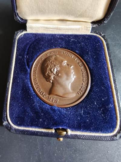 老王徽章第145期 - 英国园艺协会大铜章    原盒   直径38mm   重量24.3g