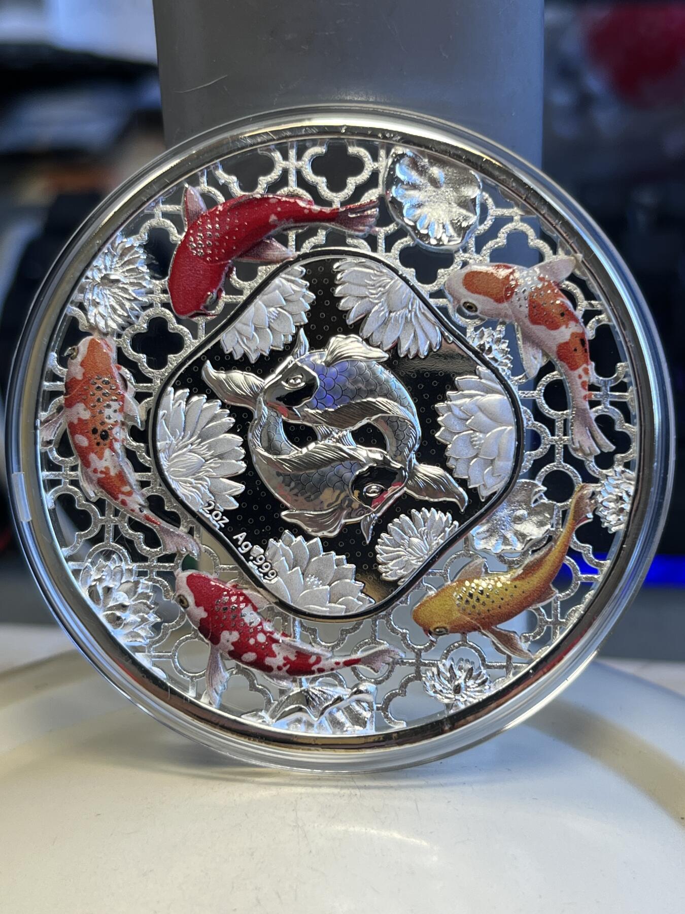 第173期拍卖【长期征集拍品】 所罗门2023年掐丝艺术系列锦鲤2盎司彩色纪念银币，999银，发行1888枚