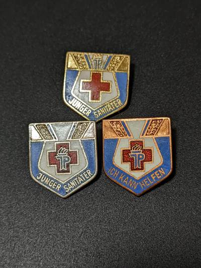 韵星假日拍卖第二十二期 -- Rimey Holidays Auction 22 - 民主德国台尔曼先锋队早期军事医疗辅助人员证章金银铜级三枚 铜热珐琅 极品少见