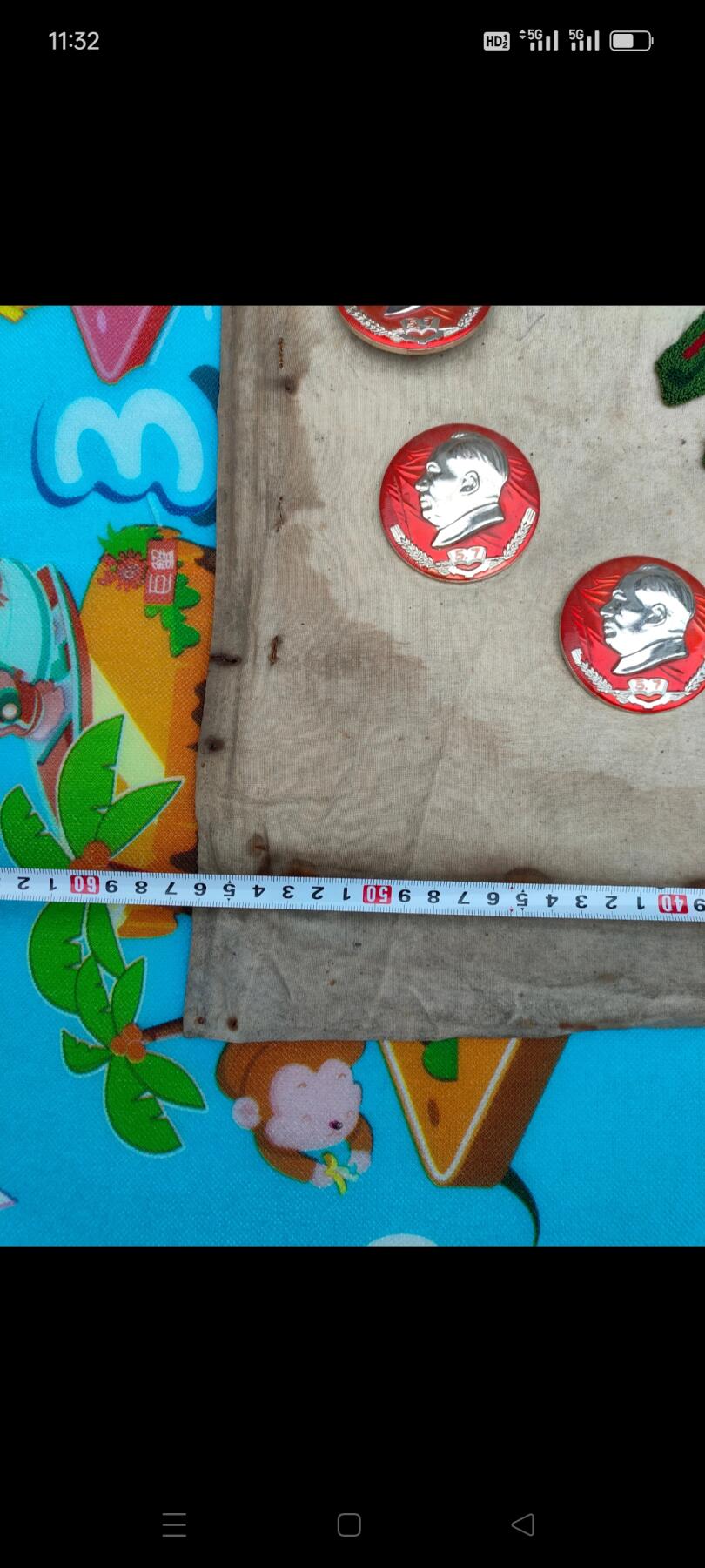 敬祝主席万寿无疆老刺绣，带7枚像章，伟人风采，包老保真。