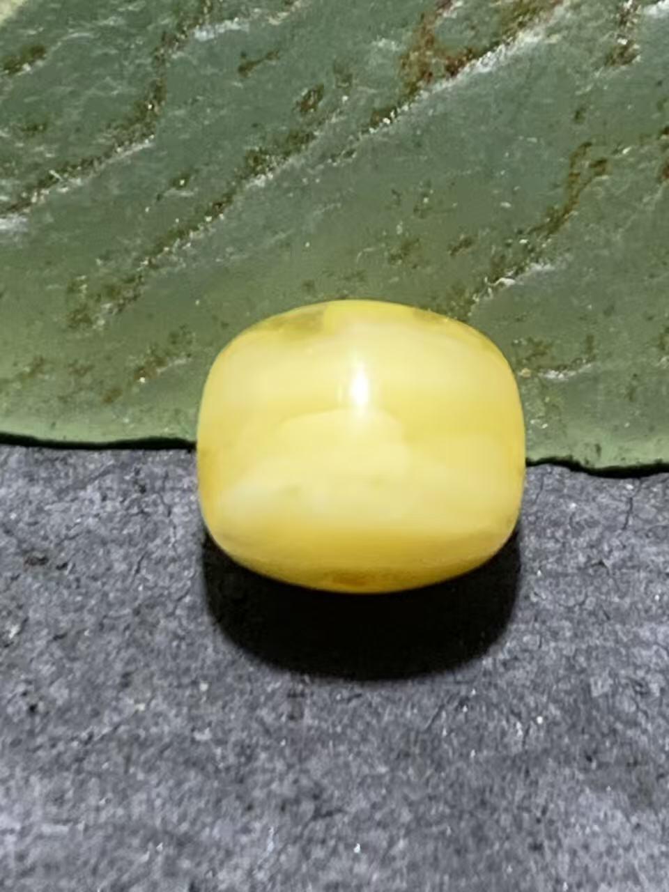 天然俄料原矿蜜蜡老形桶珠一颗