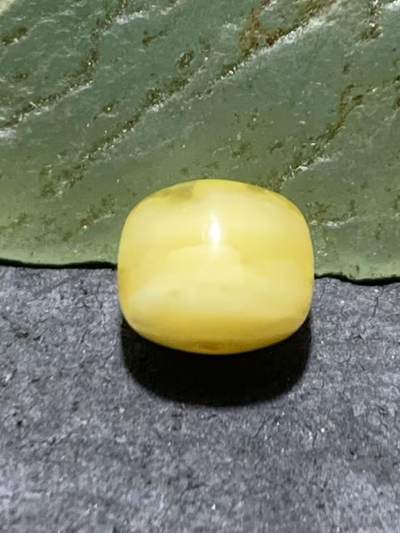 天然俄料原矿蜜蜡老形桶珠一颗 - 天然俄料原矿蜜蜡老形桶珠一颗