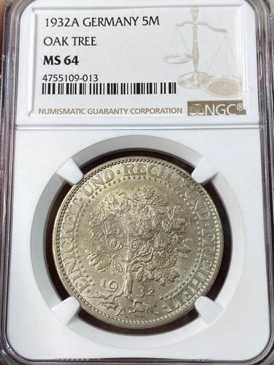 万国钱币拍卖第052期 - NGC MS64 1932A柏林厂德国魏玛共和国橡树5马克 魏玛名品之一 丝绸底板 耀眼转光 顶级品质