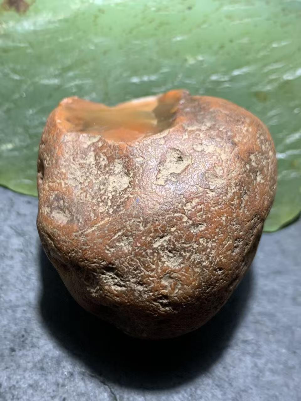 精美红皮开窗冻料南红玛瑙原石一颗