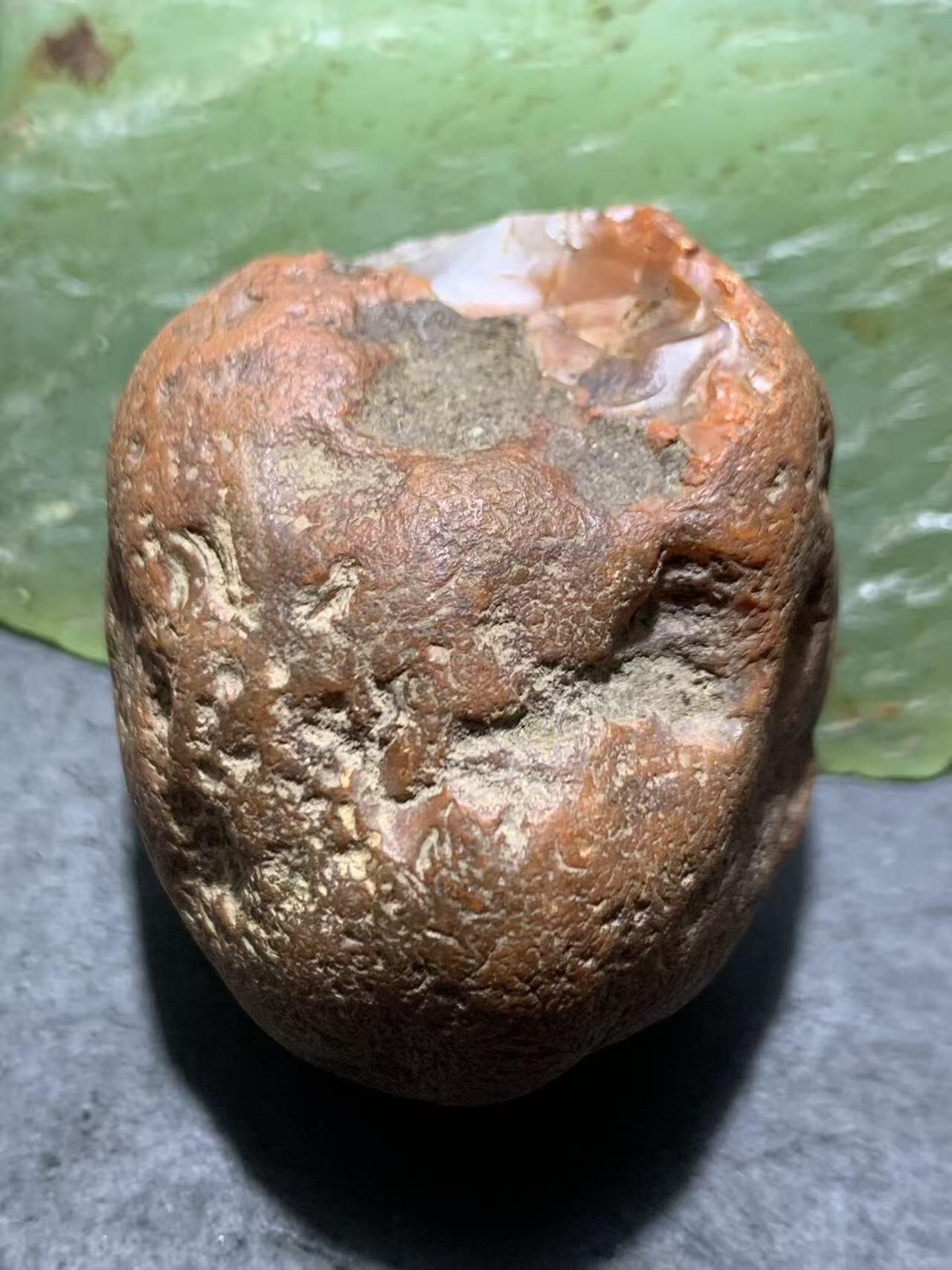 精美红皮开窗冻料南红玛瑙原石一颗