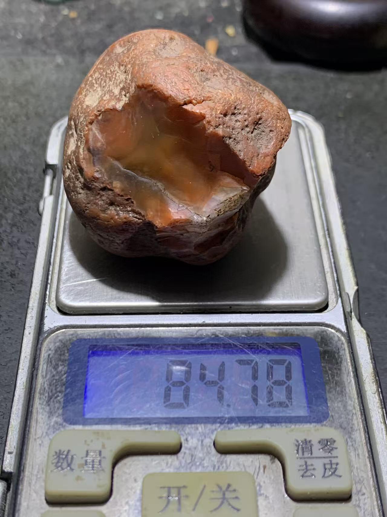 精美红皮开窗冻料南红玛瑙原石一颗