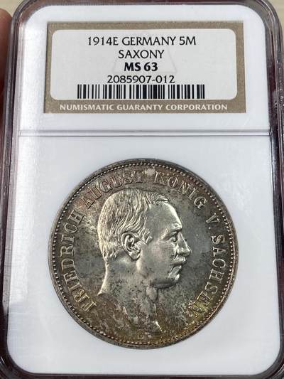 万国钱币拍卖第052期 - NGC MS63 1914年德国萨克森长翅流通5马克 暴力孔雀绿七彩十字转光 NGC老盒加持