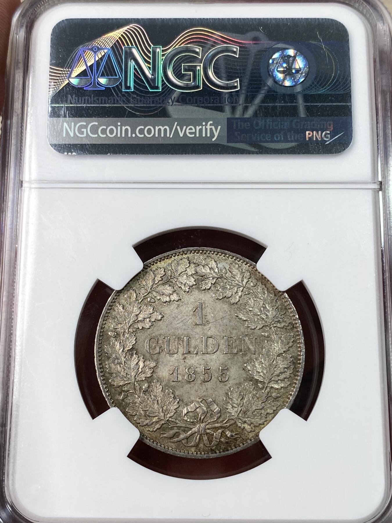 万国钱币拍卖第052期 NGC MS64 1855年德国巴伐利亚马克西米立安二世1古尔登银币 马二流通1盾顶级品质 原味德式银霜淡彩