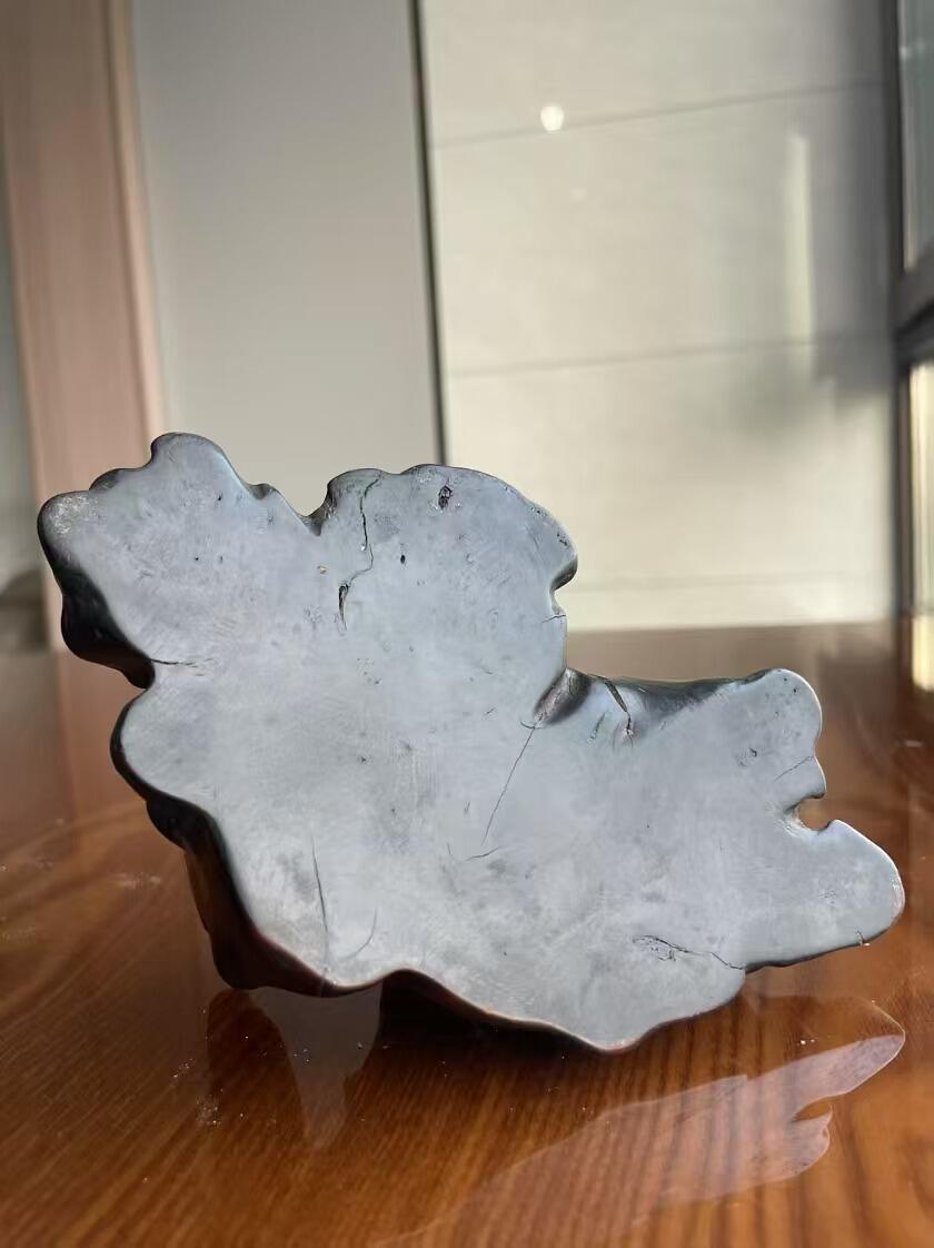 清早期古典案头山子，瘿子木，15.5厘米9厘米8厘米，包老。