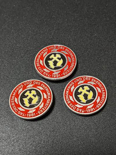 韵星假日拍卖第二十二期 -- Rimey Holidays Auction 22 - 民主德国1981矿工与能源工人日纪念徽章三枚