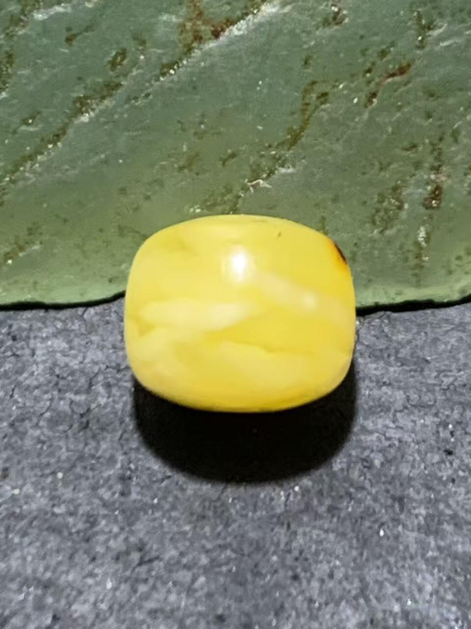 天然俄料原矿蜜蜡老形桶珠一颗