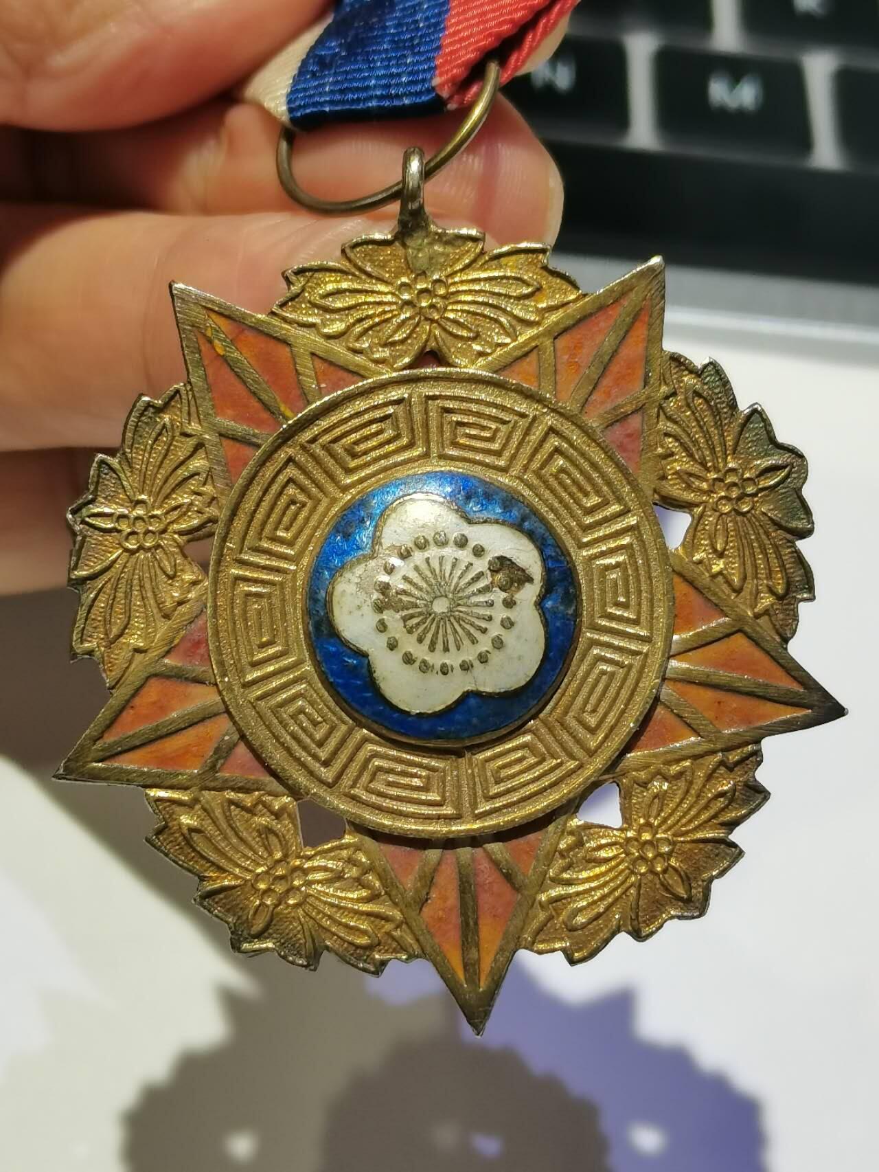 [珍藏世界]奖章一对 甲种一二等 陆海空原绶带