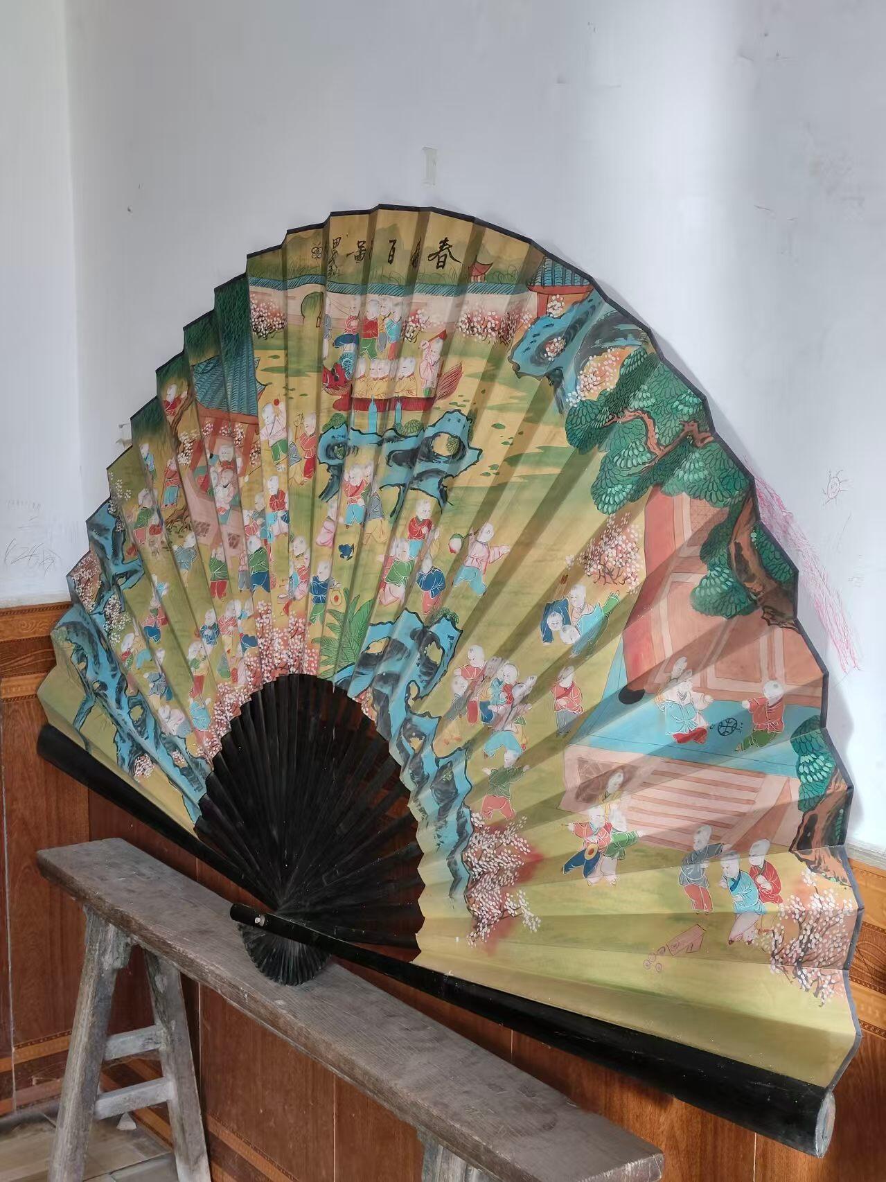 手绘老挂扇：百子图，正面是手绘绢画，背面是老牛皮纸的，展开1.8米高99厘米，品相一流，保老保真