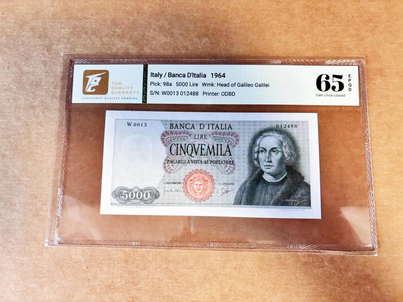 【Blue Auction】世界纸币精拍第717期——18级TOP拍卖/信誉/品质/专业/高效💫 【初版补号 88尾】意大利 1964年5000里拉 哥伦布 TQG65EPQ 