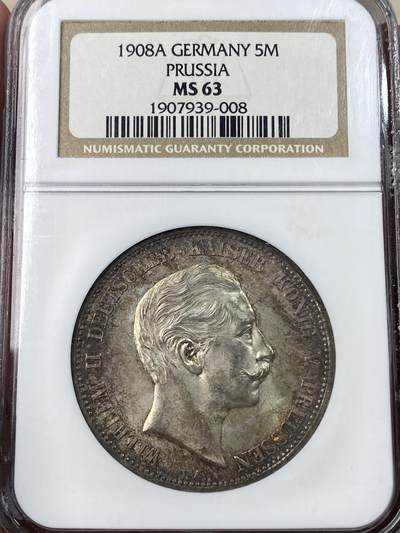 万国钱币拍卖第052期 - NGC MS63 1908年德国普鲁士威廉二世流通长翅5马克 通体转光火烧云五彩 流通异常充分品种 好品难得 NGC老盒收藏品质