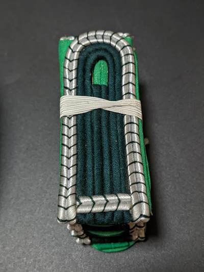 韵星假日拍卖第二十二期 -- Rimey Holidays Auction 22 - 民主德国运输尉官肩章一捆