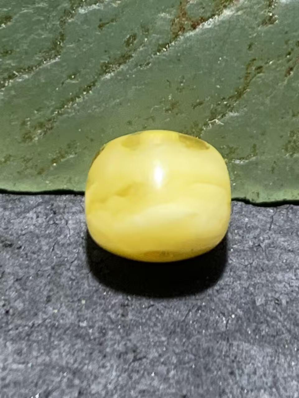 天然俄料原矿蜜蜡老形桶珠一颗