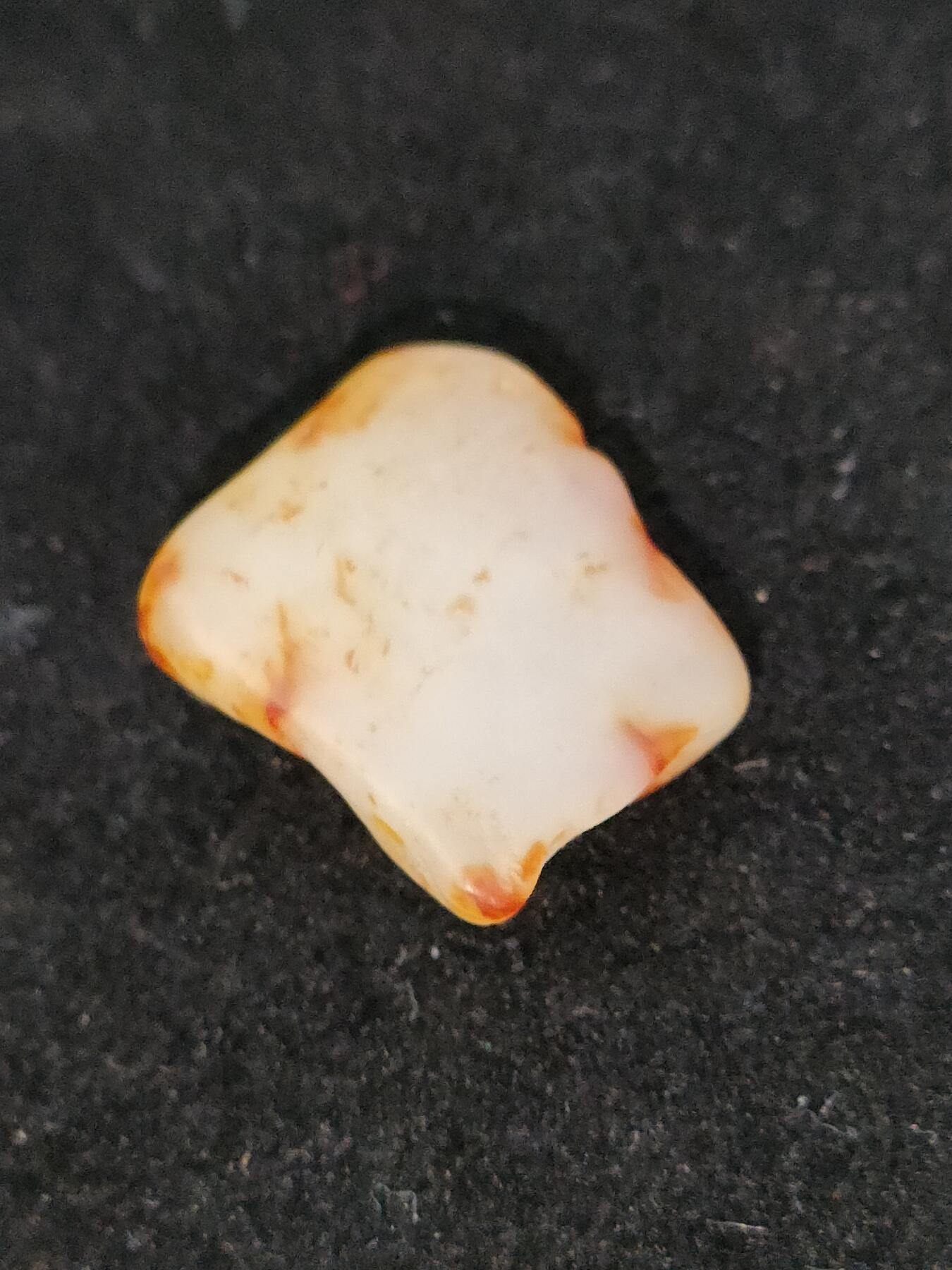猩哥外币小铺➨【第185场】 和田玉原石3.5克