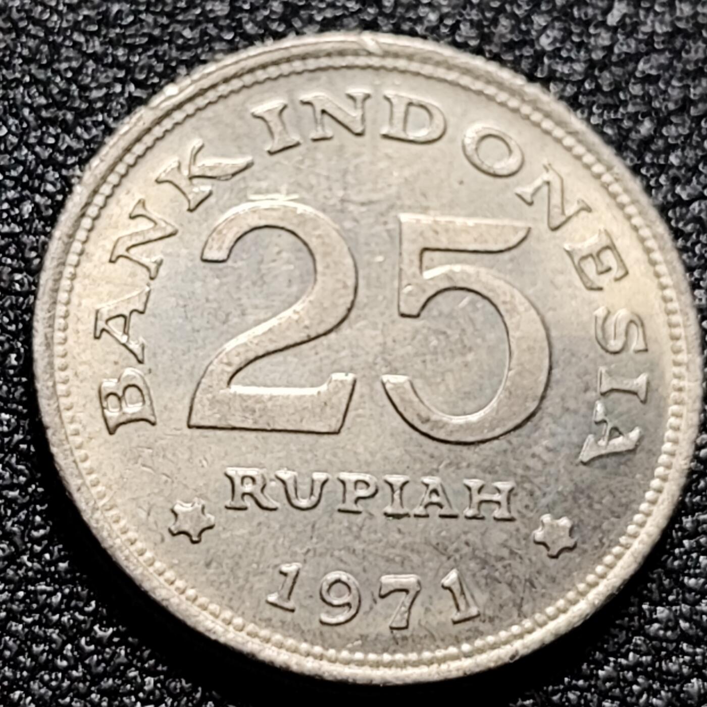 泉币菌-第102场-散币乐园场 原光UNC 印度尼西亚25卢比 1971年维多利亚冠鸠 铜镍币 直径20mm 